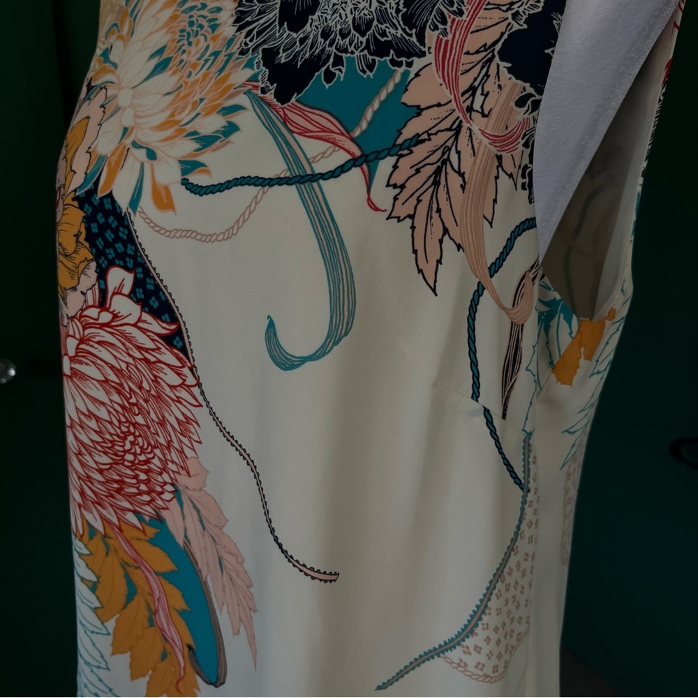 Rose + Olive Sleeveless Graphic Floral Asymmetrical Women's Top in Cream M - Picture 8 of 11